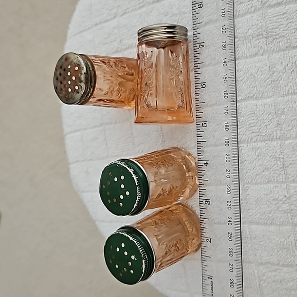 Sharon Cabbage Rose 2 sets of Salt and Pepper Shakers Depression Glass - Picture 12 of 12